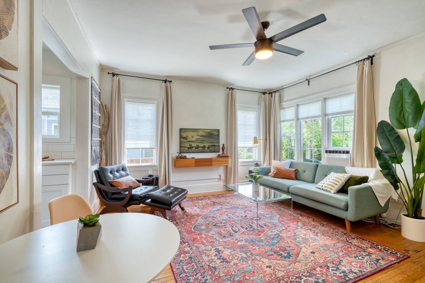 Urban Luxury! Central Location! Walk Everywhere!