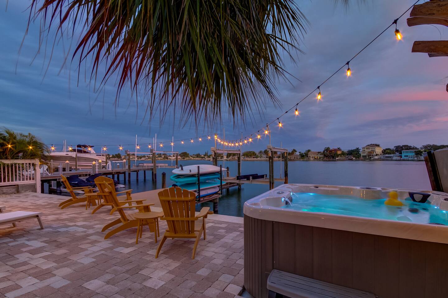 Waterfront Duplex w/ hot tub, 3 blocks to beach