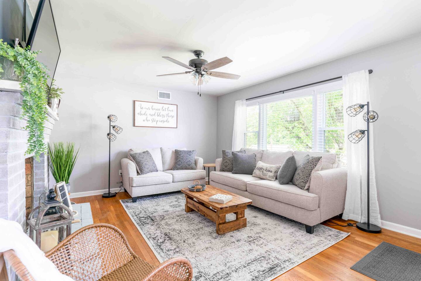 Bright & Modern 2br/1ba for 6 near LU/UL/LGH