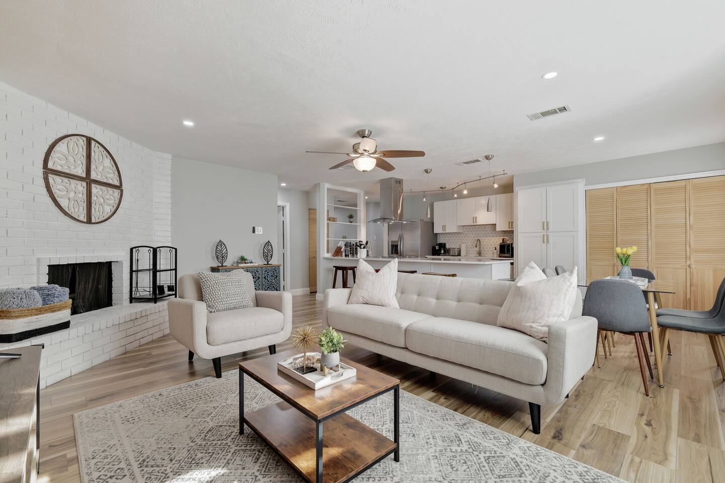 Modern Escape • Pool & Hot Tub Comfort Awaits