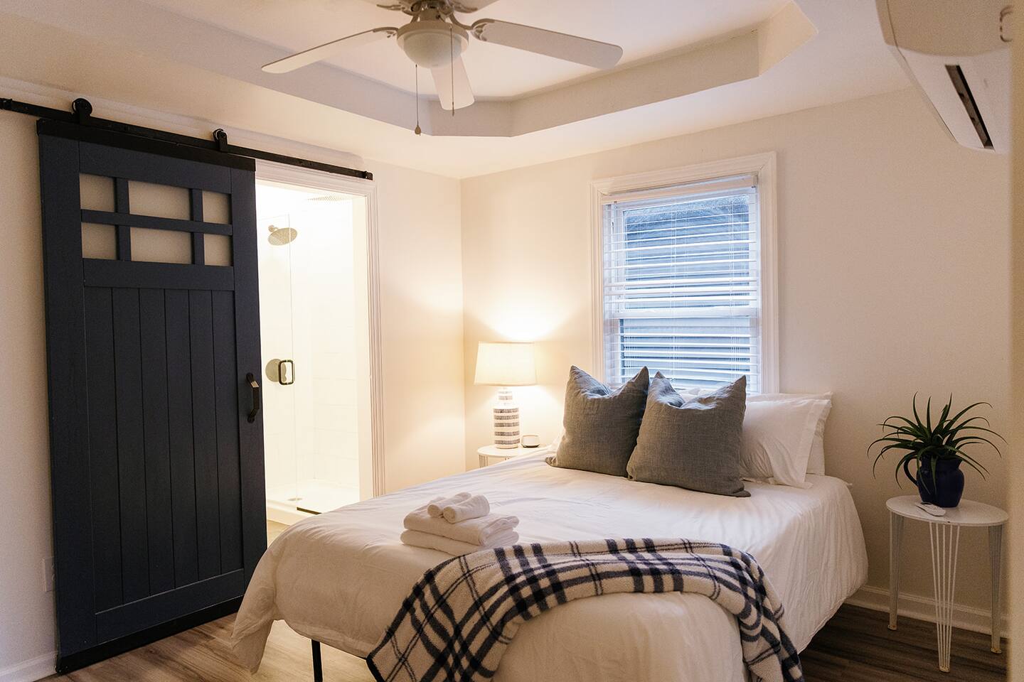 Big Blue| Apartment Near Downtown Lexington| 1BD