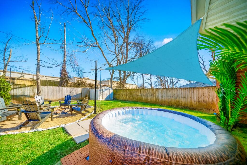 Downtown Fun • Hot Tub + Game Room • Walk to Coler