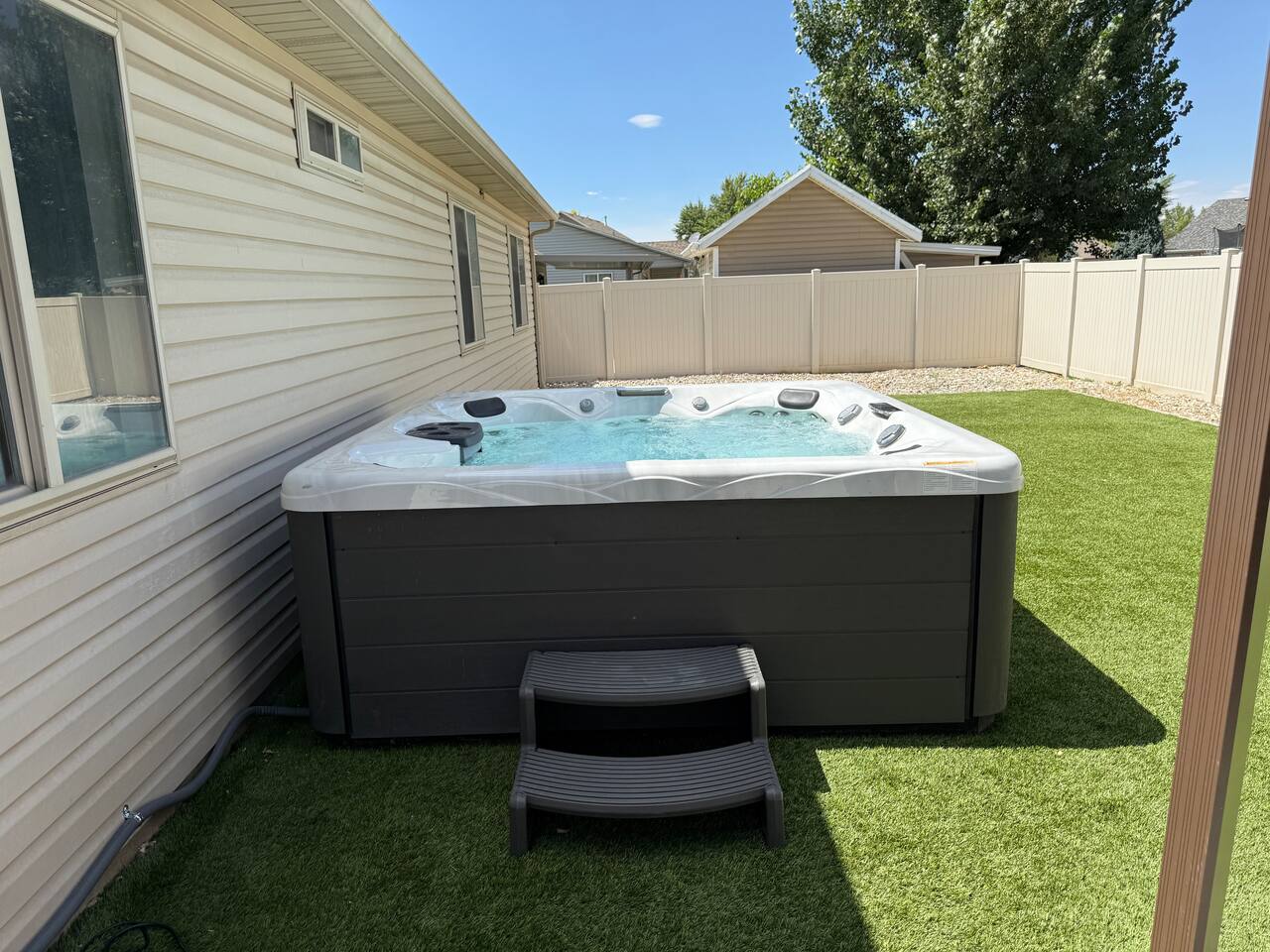 GoldenSpike, HotTub, Pets, Massage*, BBQ, Breakfst