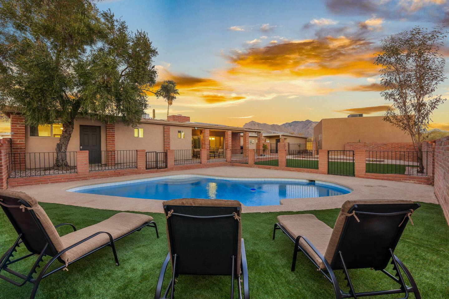 Casas Adobe Family Home Gameroom and Pool Epic