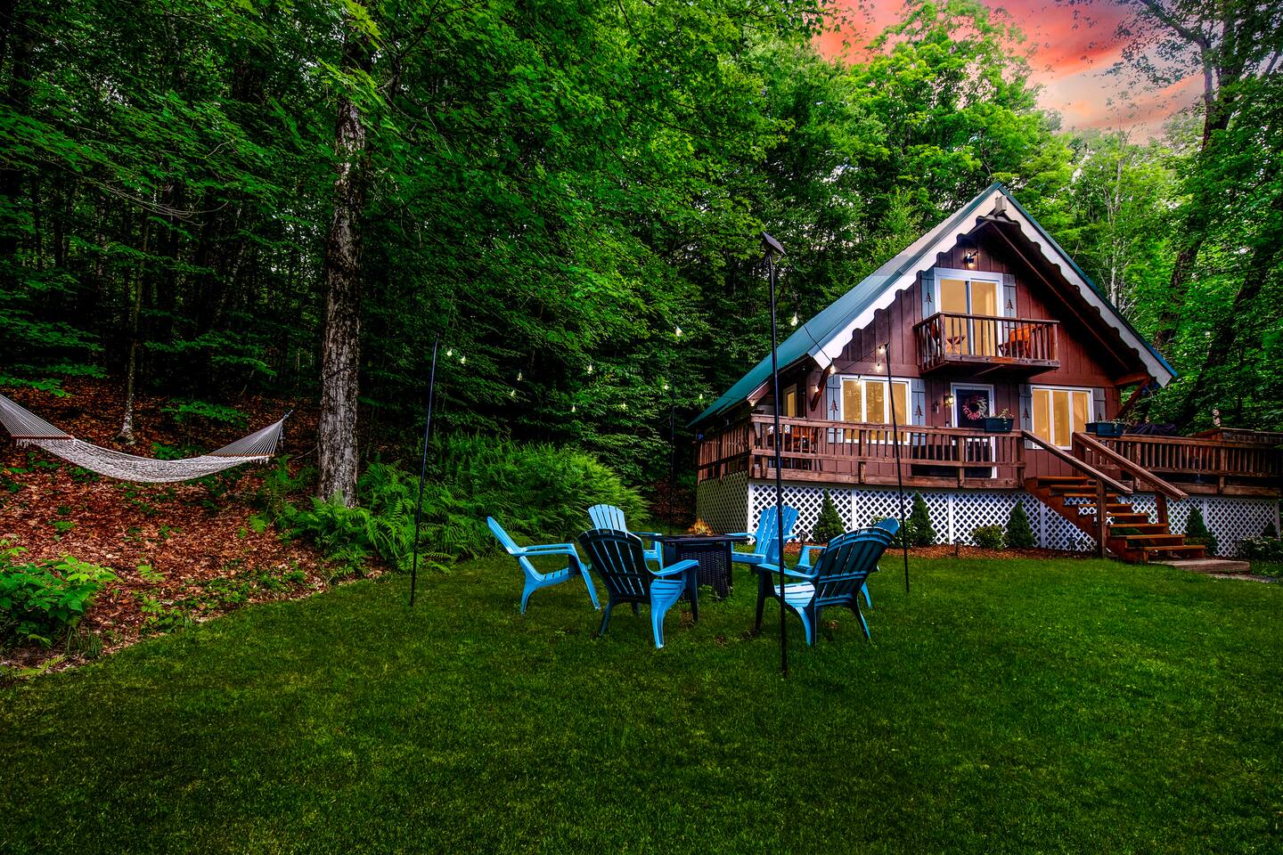 Lake View Chalet Near Marina & Minutes to Town