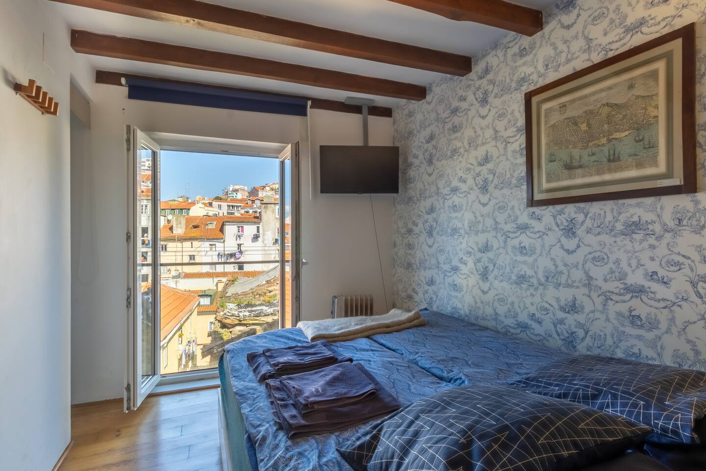 Mouraria 2 - View from French Balcony & Smart Check-in