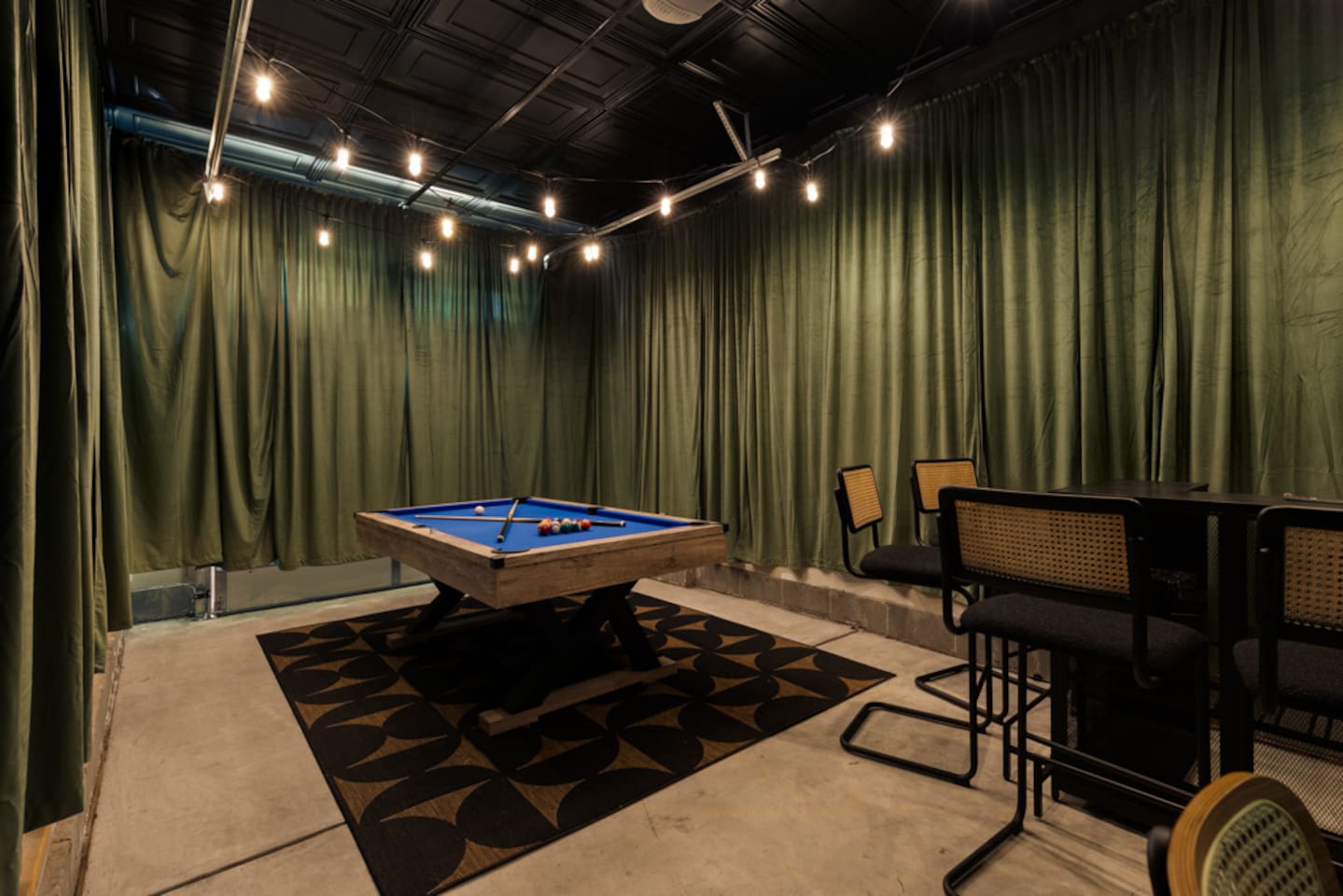 Boho Luxe Stay Game Room, Fire Pit & Playground