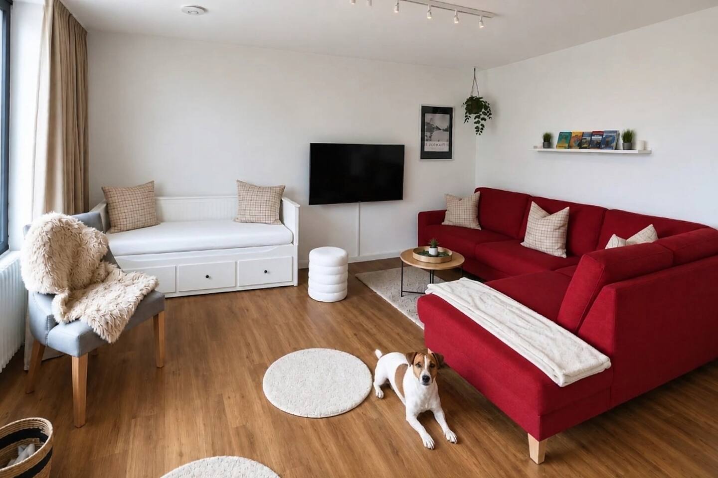 Hund willkommen: 1 Hund bis 30 kg und max. 60 cm Schulterhöhe, einmalig 30 € Zusatzreinigung. Unser Wohnzimmer, der Hund ist per KI eingefügt.