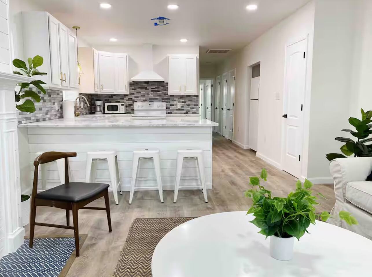 Gardenia| Apartment Near Downtown Lexington| 1BD