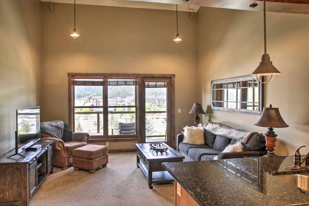 Gorgeous Penthouse w/Views! Large Spa Room
