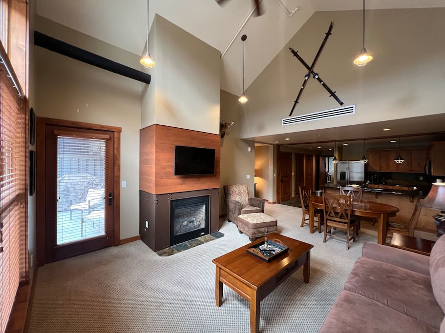 Rustic Penthouse Condo with Large Spa Room!