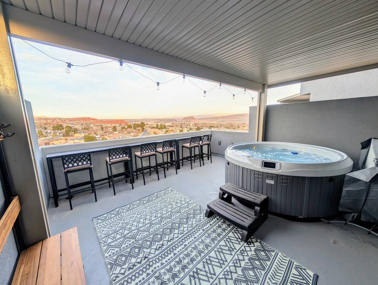 Charming home, w/ Rooftop Spa+Epic Views