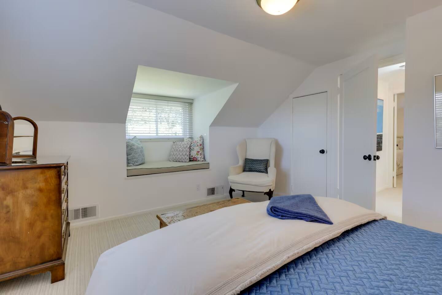 Cozy up in the bedroom’s reading nook by the window—perfect for enjoying a good book. 