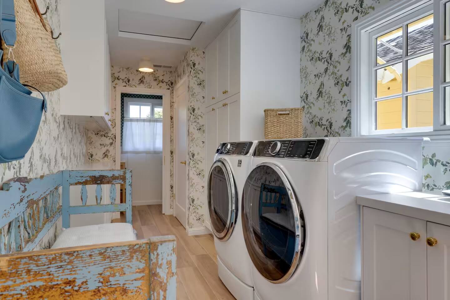 
A fully equipped laundry room, making it easy to freshen up your clothes during your stay.