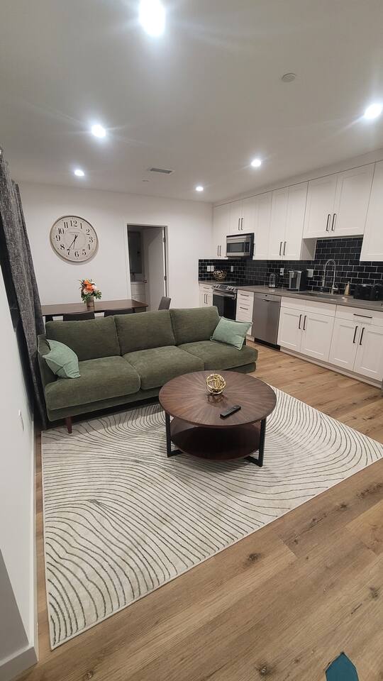 New NoHo Home Close to Universal Studios