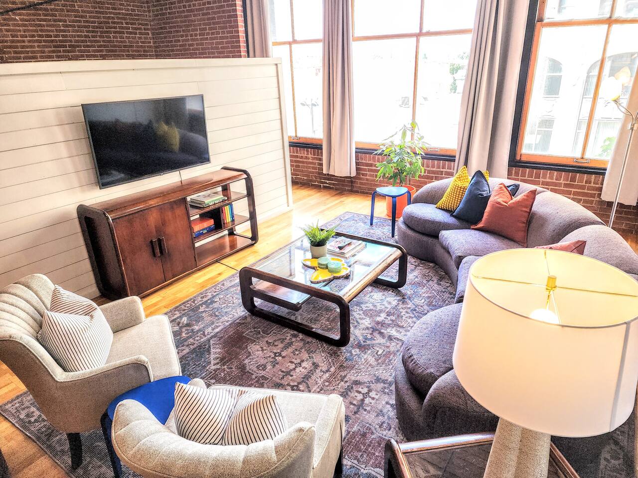 Downtown STL Loft Sleeps 8 + Parking + W/D + Pets