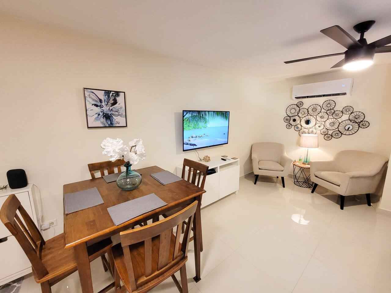 Walk to Beach & La Placita | Fast WiFi + Parking