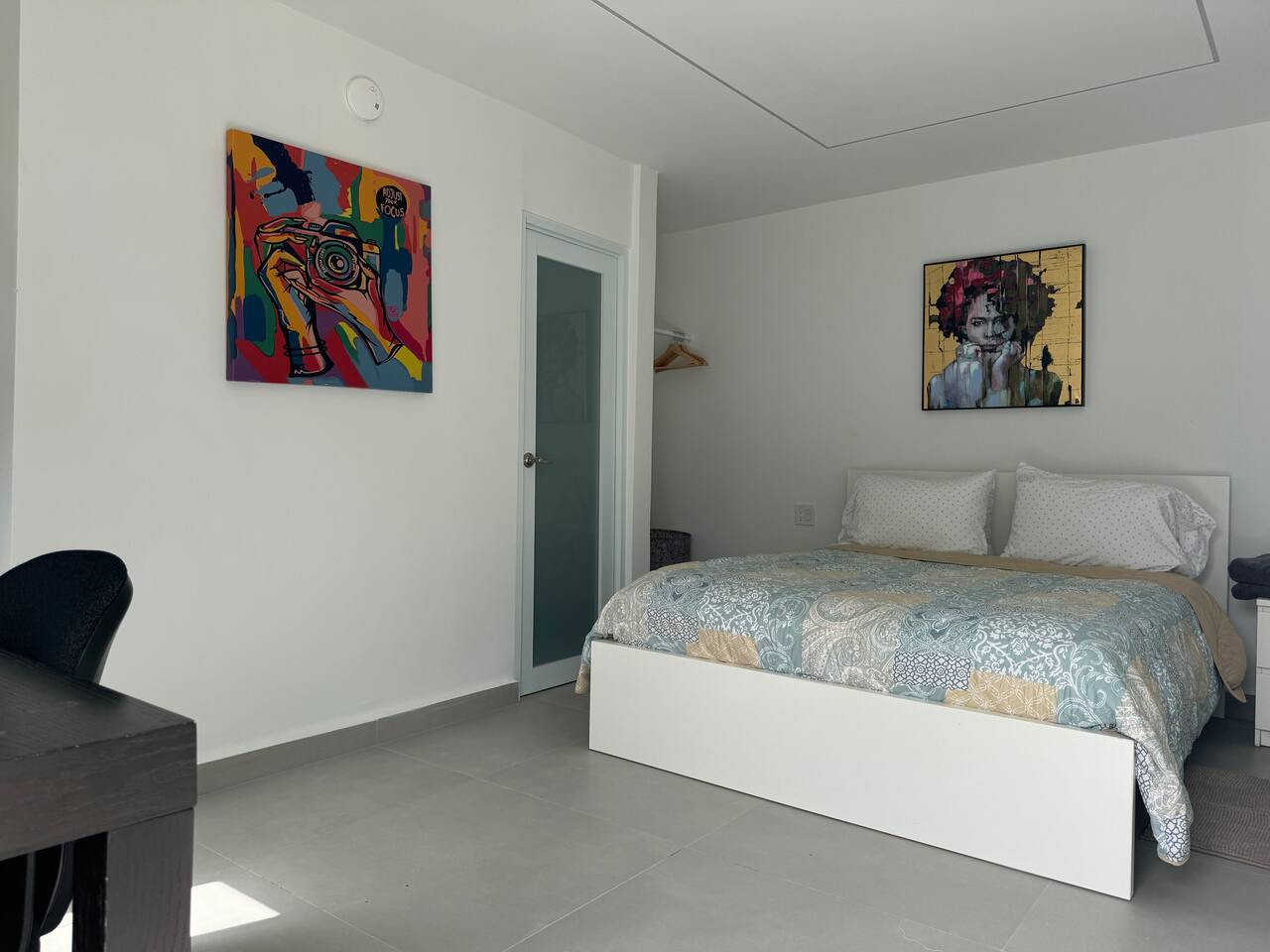 Queen Studio w/Kitchenette Near Beach & WiFi