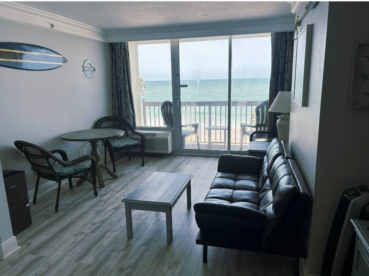 Direct oceanfront 1 bdrm w/private balcony & kitch