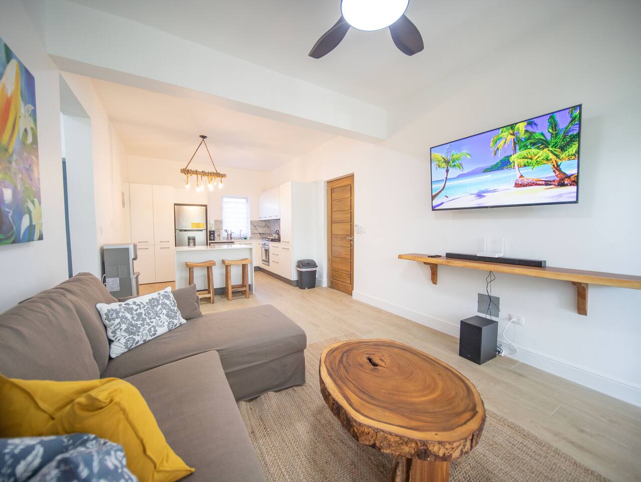 La Perla H3 - 2BR Apartment walking to Beach!