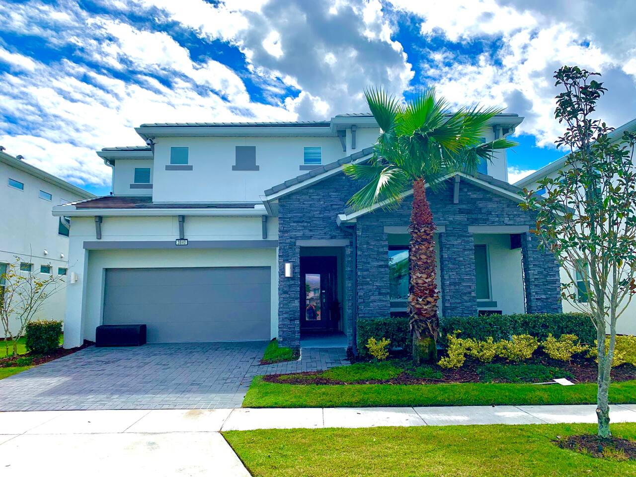 3840 Magical 6BR Retreat Just Minutes from Disney – Private Pool, Space & Magic!