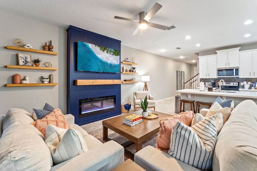 ORLANDO: Close to Disney; private pool; steps to resort