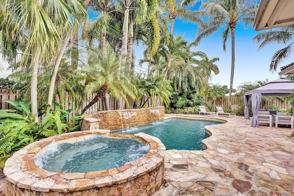 Luxurious 5BR Home, Heated Pool/SPA 5mins to Beach
