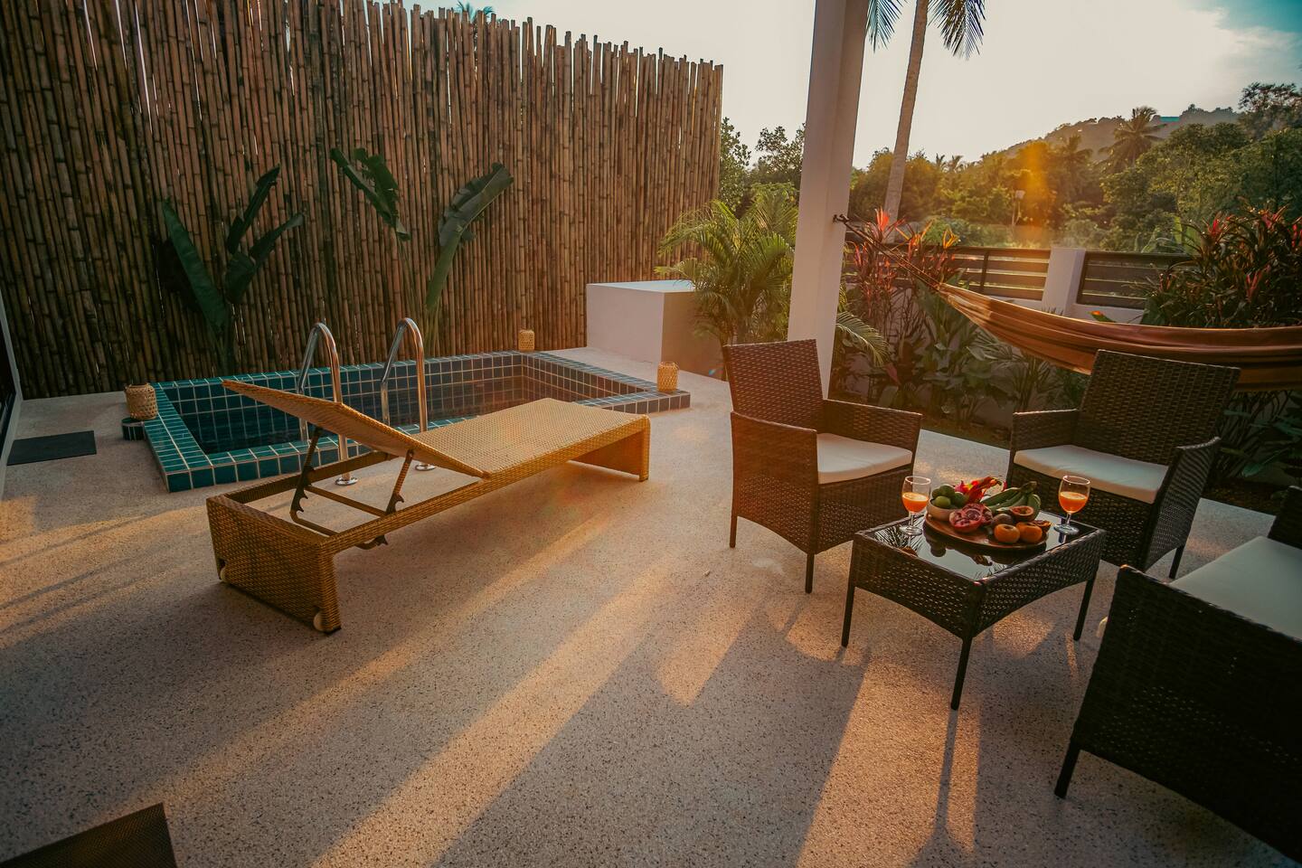 Central CUBE: Priv Garden w/Salt Pool. Soft bed.