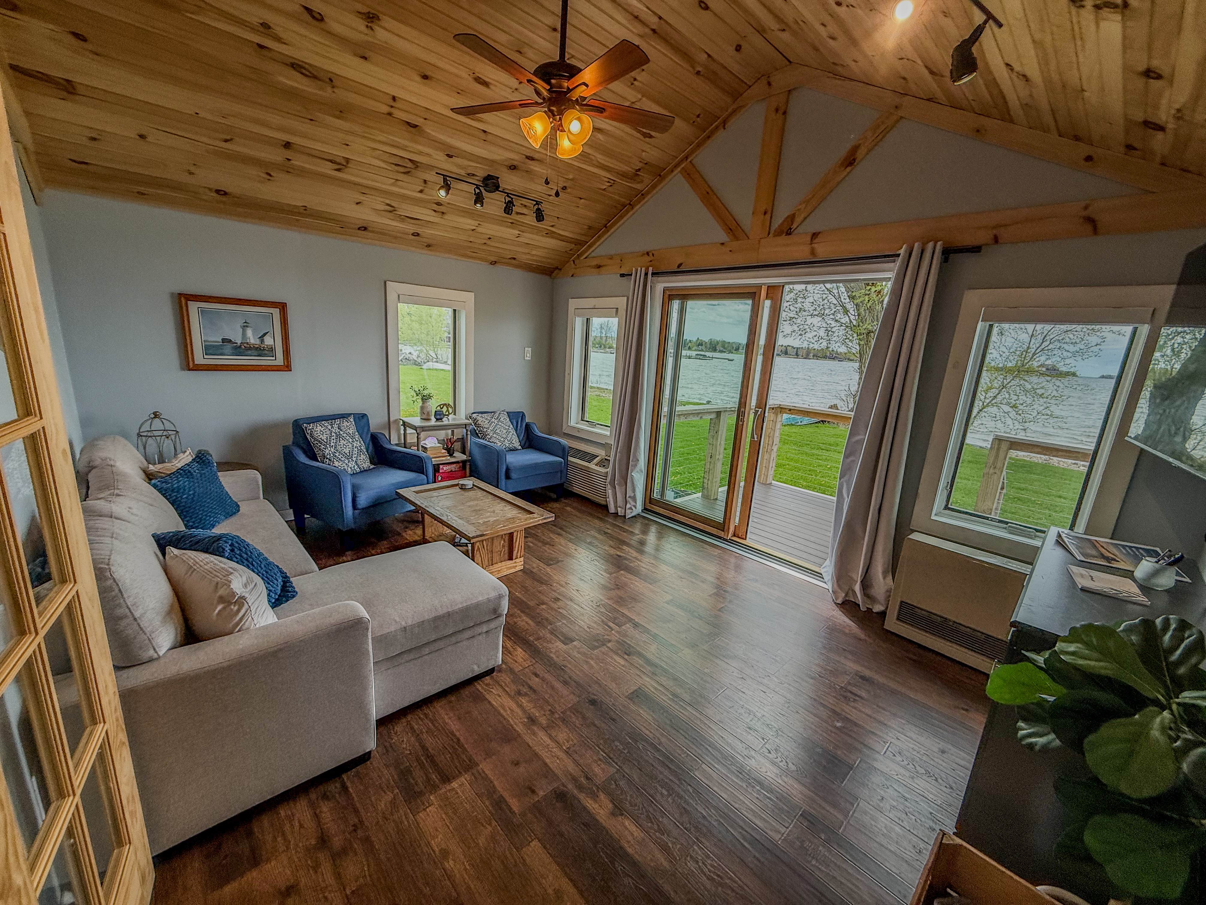 SLR River Retreat Waterfront Cottage