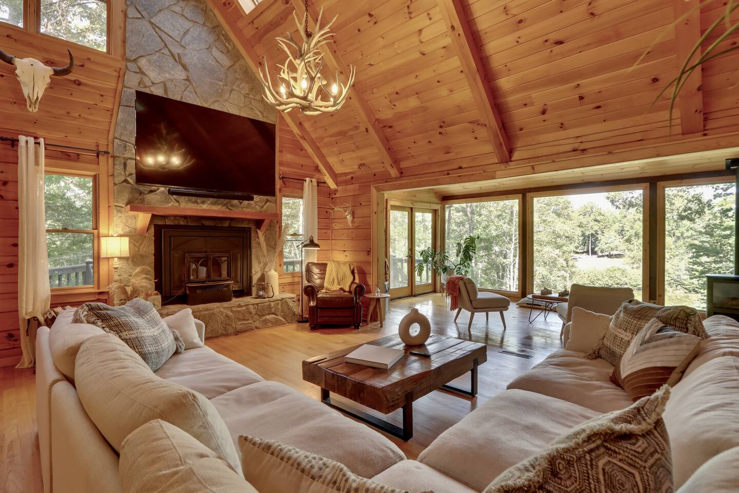 Blue Ridge Luxury Cabin - Mountains, Private Lake & Hot Tub ⭐️