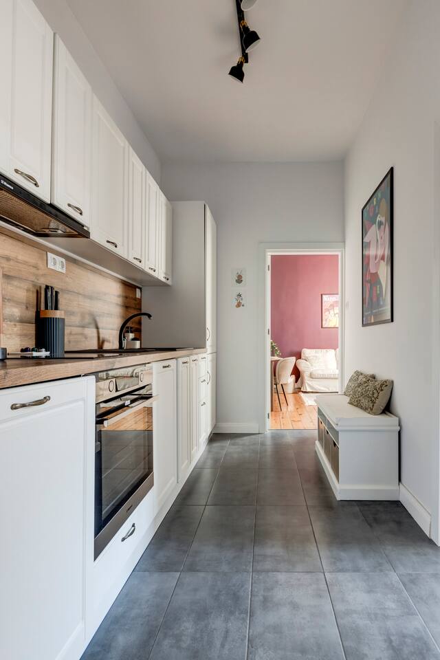 Cozy Bright Space in the Heart of Women's Market