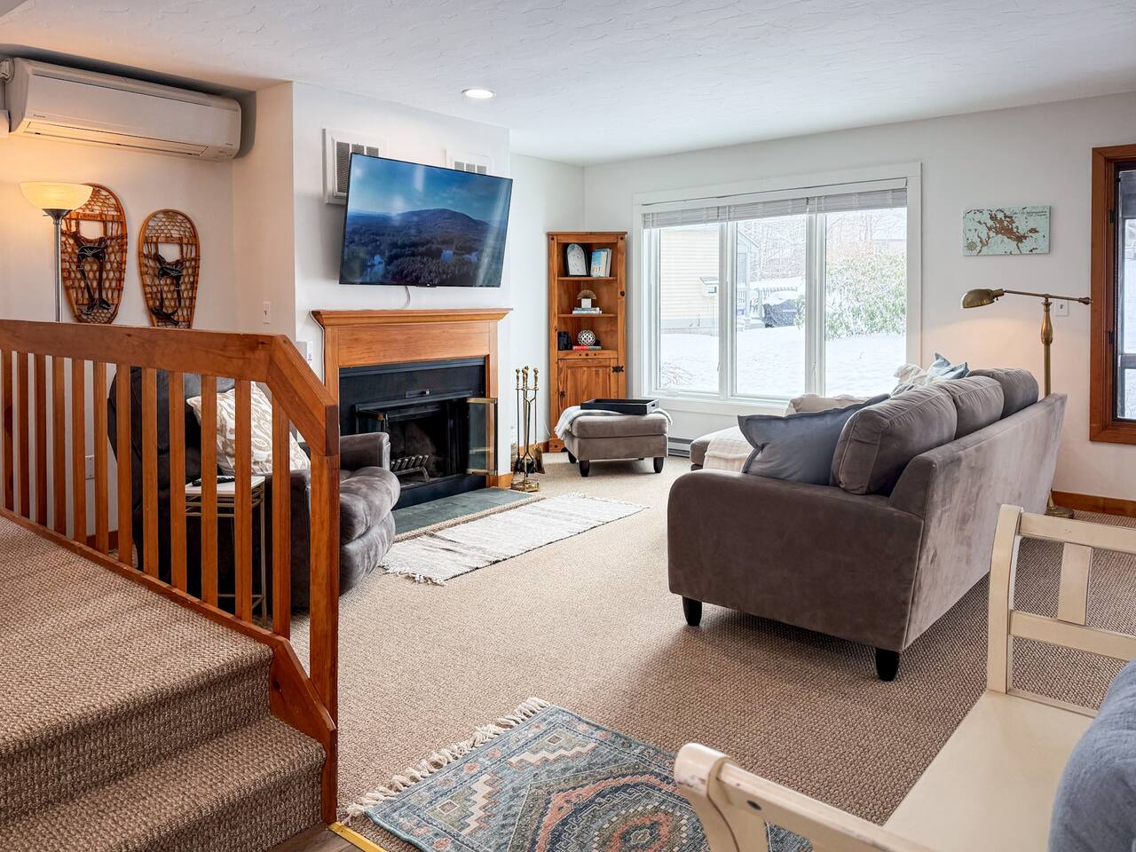 Lake-Pool-Beach-Tennis-Fireplace-GunstockSki