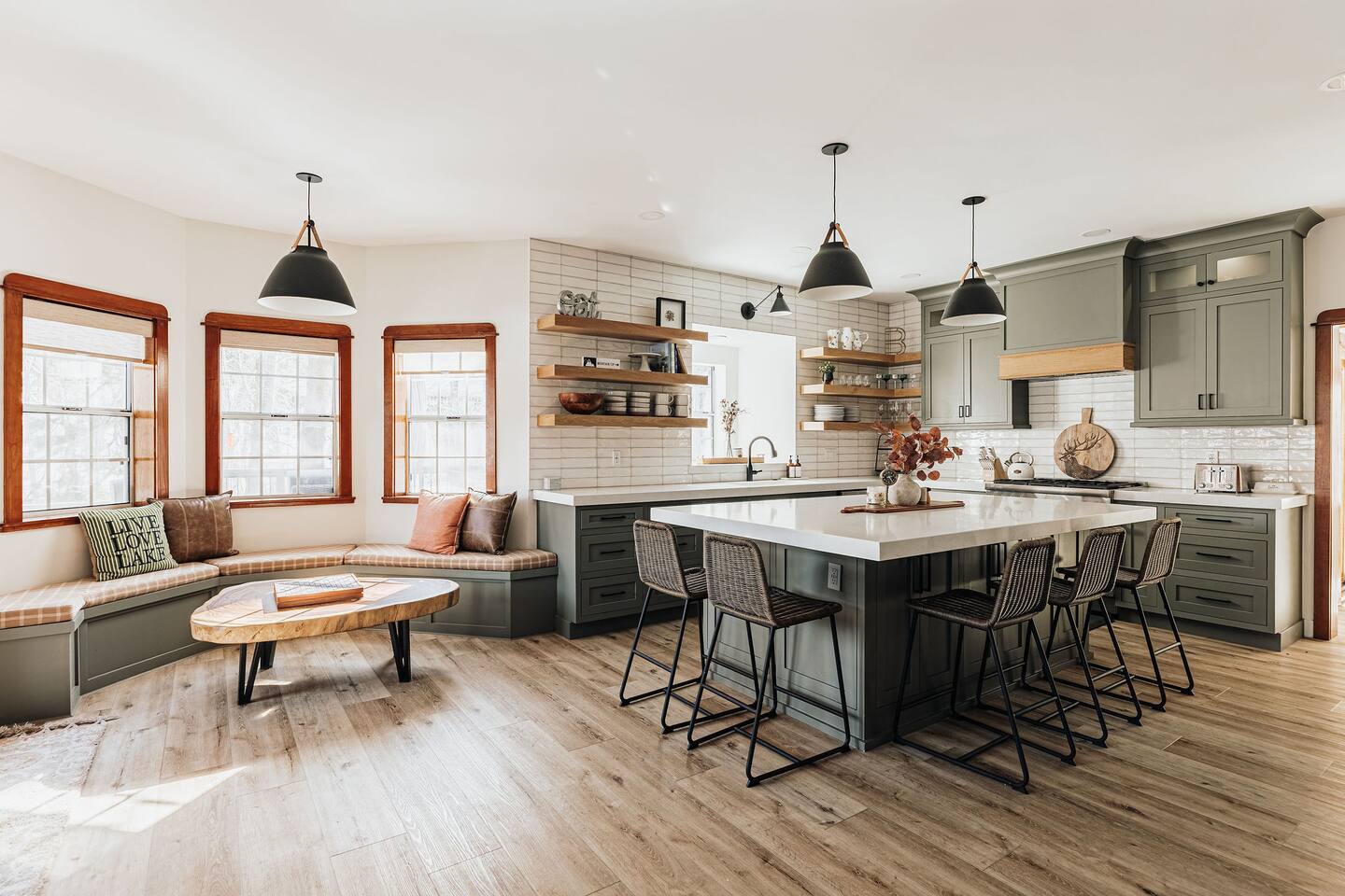 Walk to Lake, Central Air, Hot Tub, King Beds