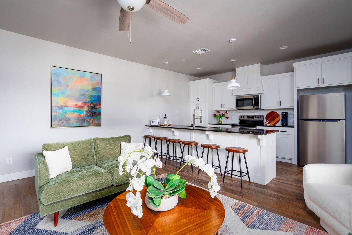 H3 Spacious & Urban Modern Condo - Great Location!