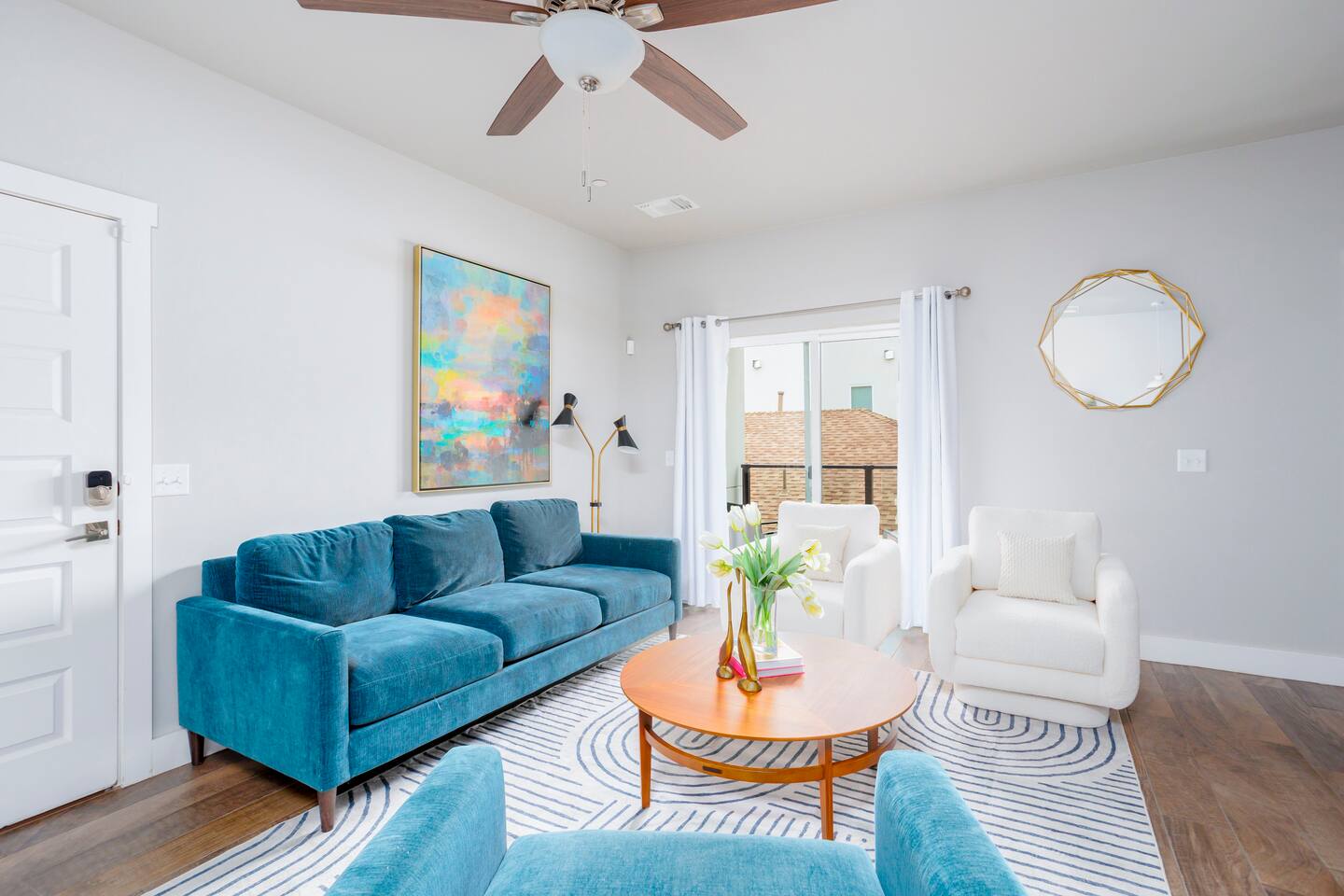 H4/H6 Spacious & Urban Modern Condo - 2 units!