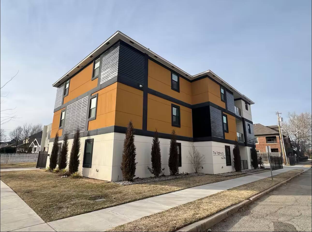 H1/H3/H5 Spacious & Urban Modern Condo - 3 units!