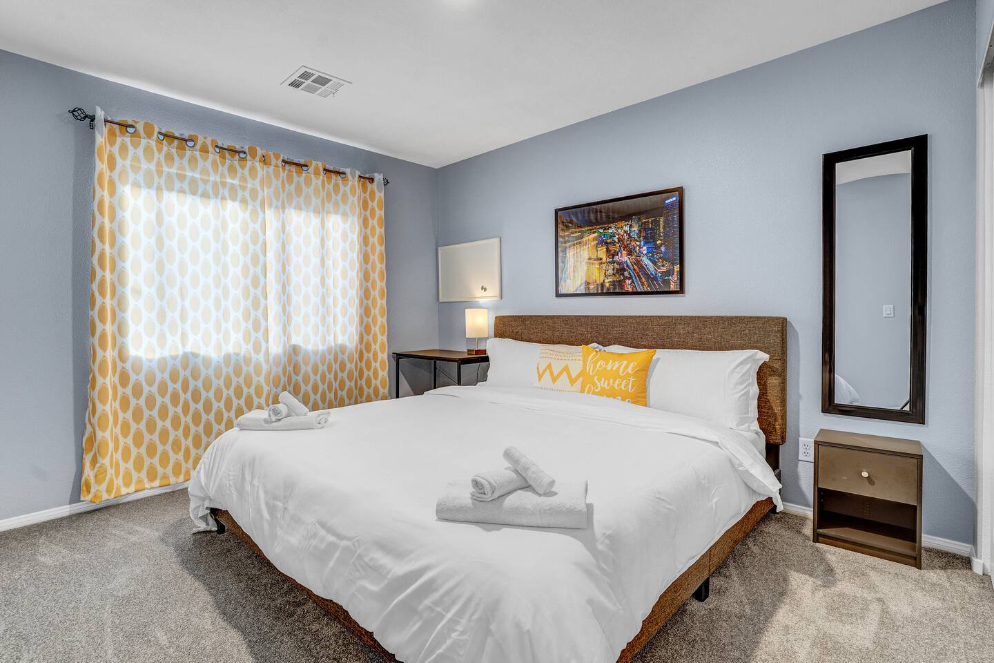 Private King Rm | TV | WorkDesk | Pool Table | BBQ