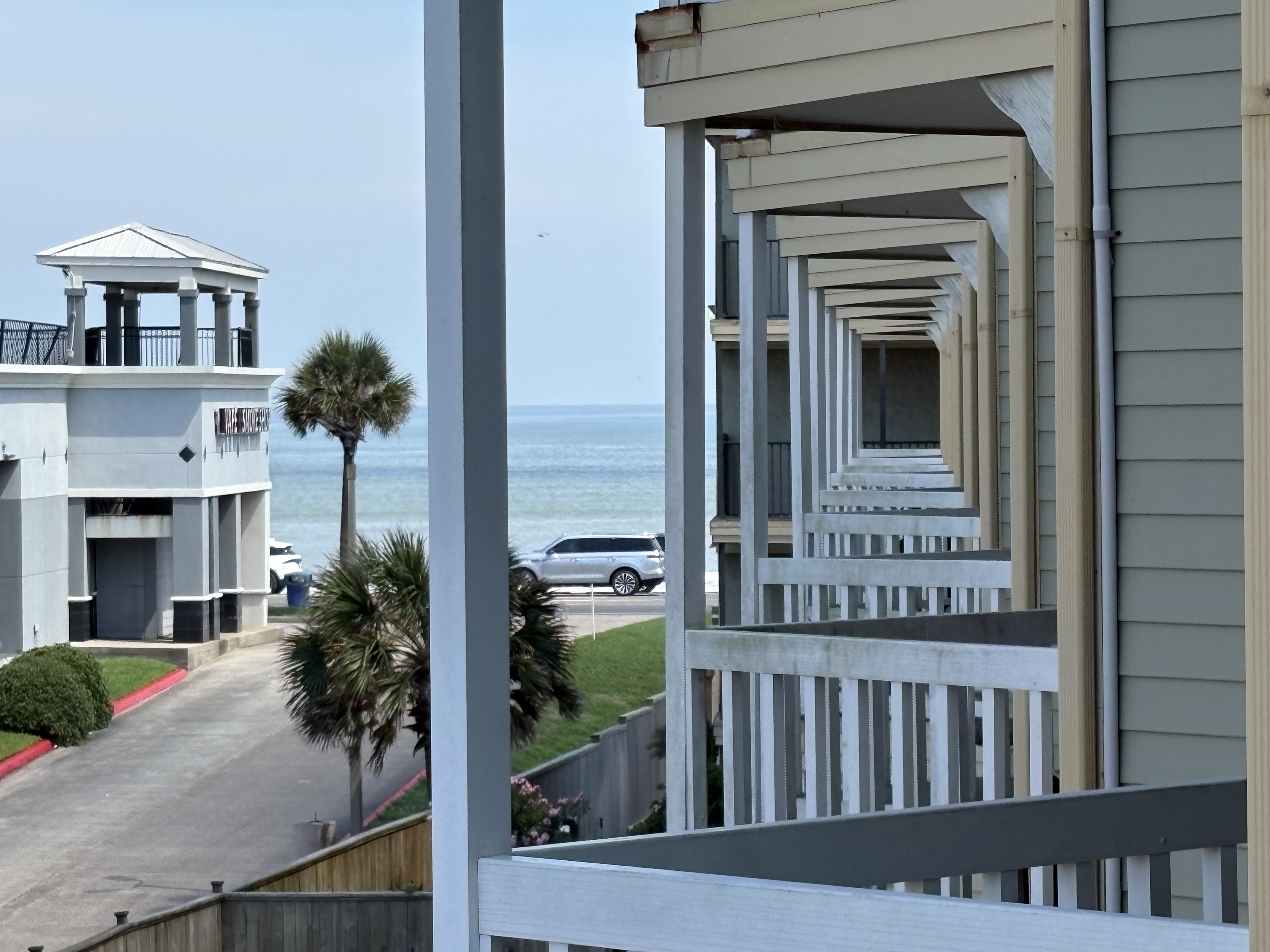 Ocean Views - Hot Tubs - Heated Pool - Gym - Tennis ct - Shoreline Stays 3222