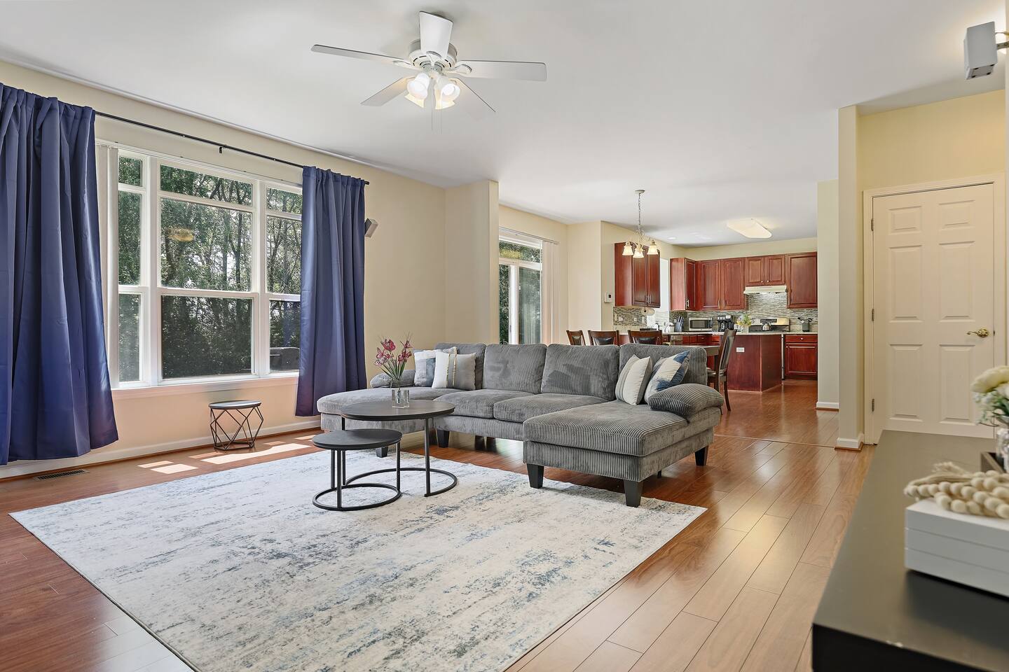 Showstopper: 5BR+, 3.5BA