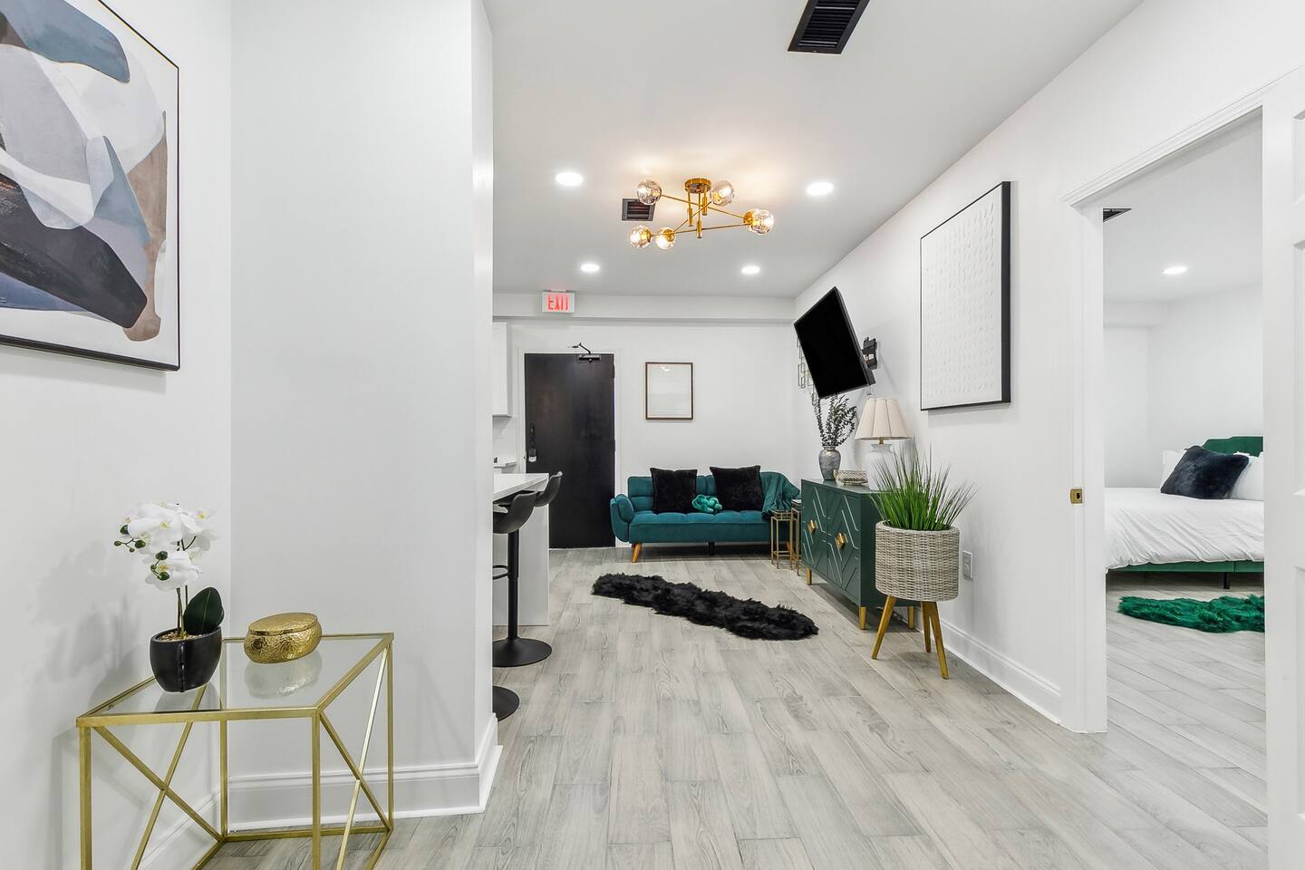 Stylish 1BR Modern Condo Getaway