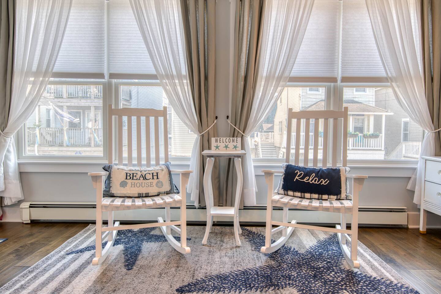 Cheerful 3 br home | One block to beach & Downtown