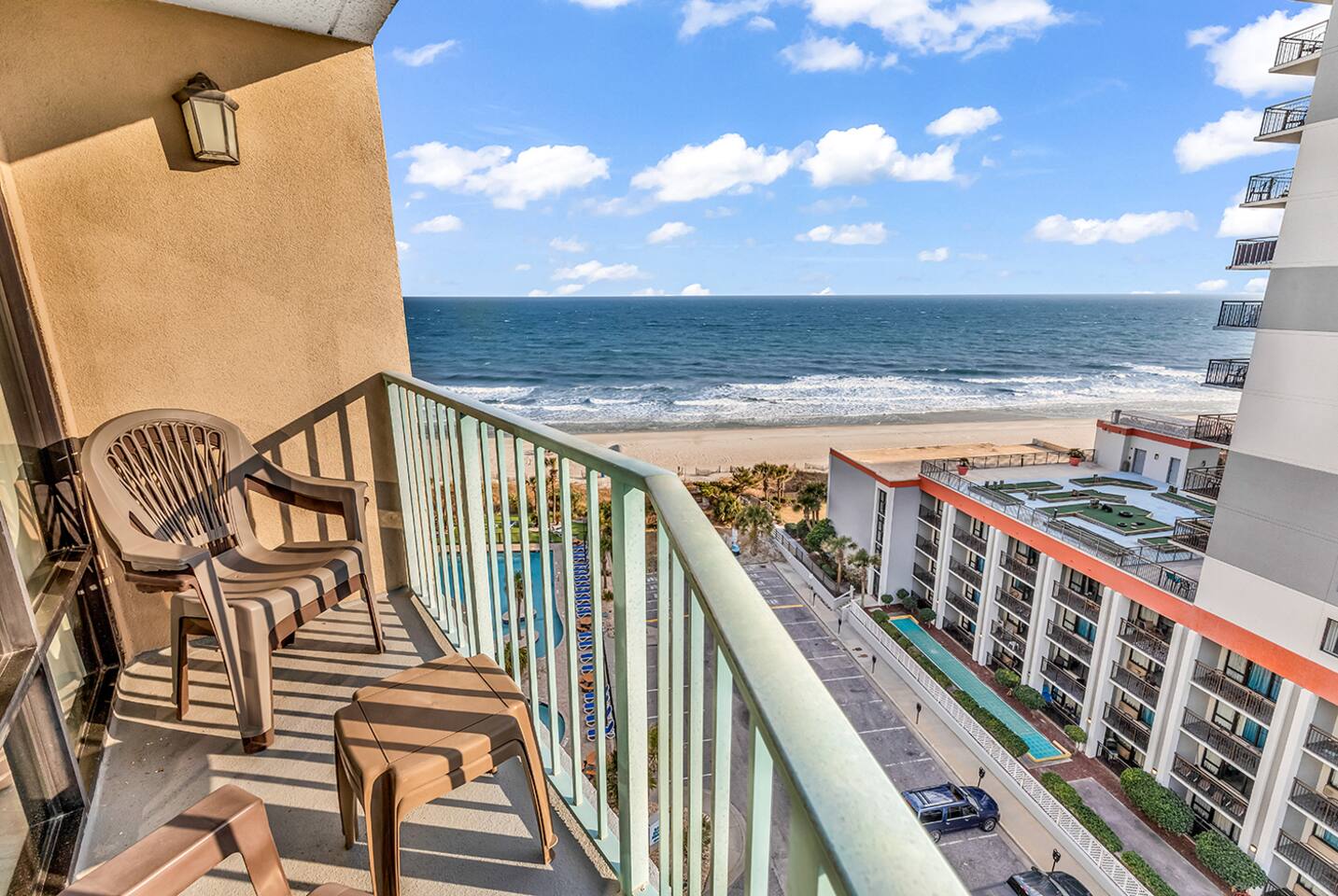 2 bdrm, 2 balconies, winter guests welcome!