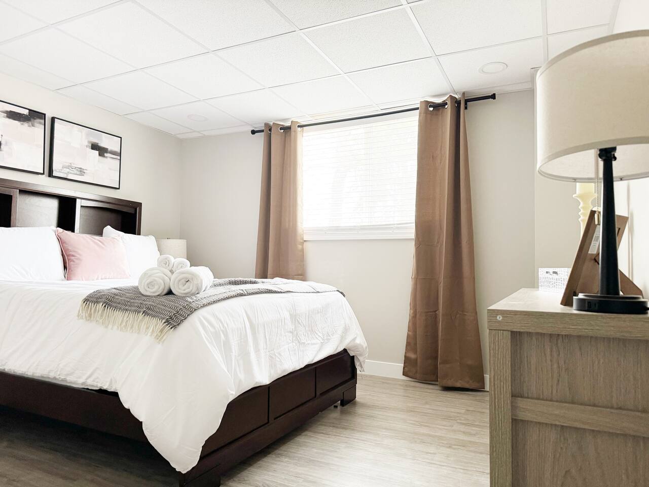 RiverStone Retreat - Newburgh IN Stylish Apartments