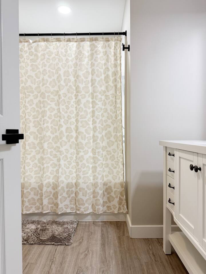 RiverStone Retreat - Newburgh IN Stylish Apartments