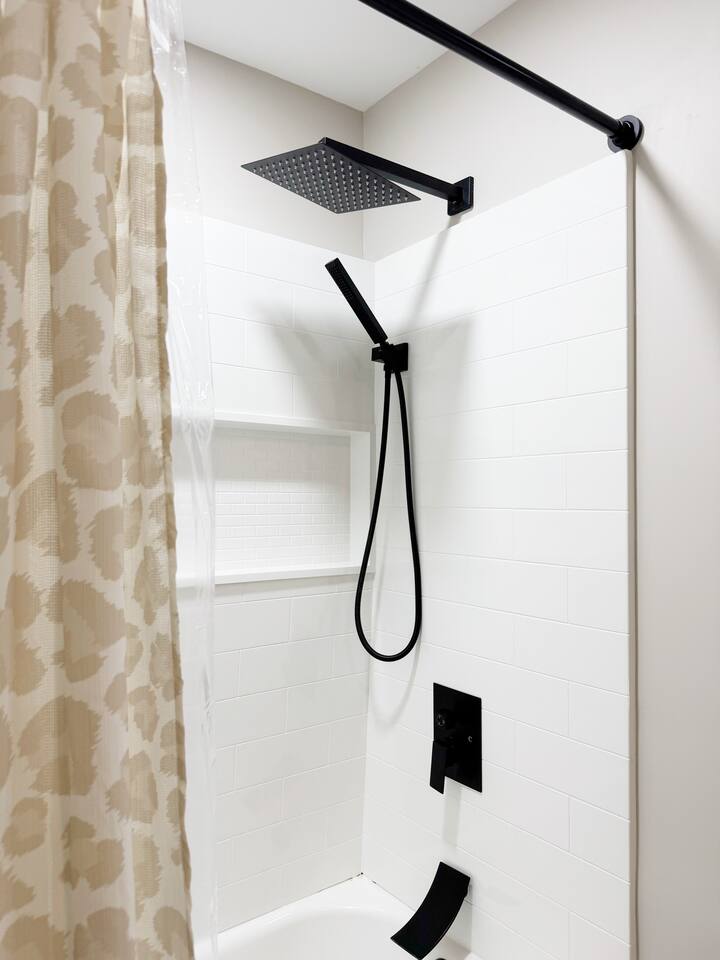 RiverStone Retreat - Newburgh IN Stylish Apartments