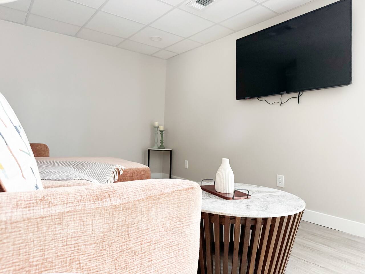 RiverStone Retreat - Newburgh IN Stylish Apartments