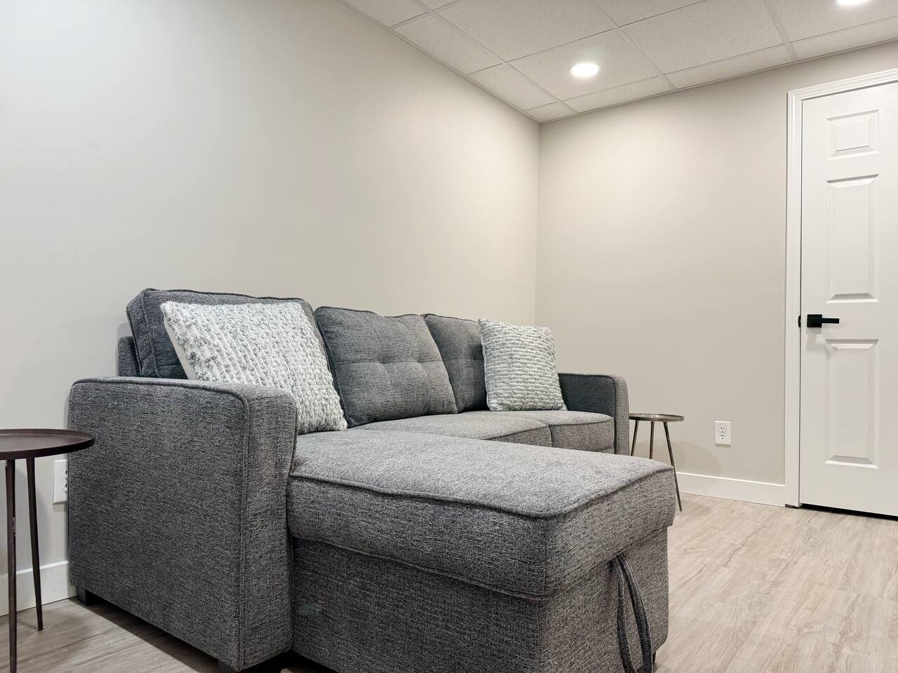 RiverStone Retreat - Newburgh IN Stylish Apartments