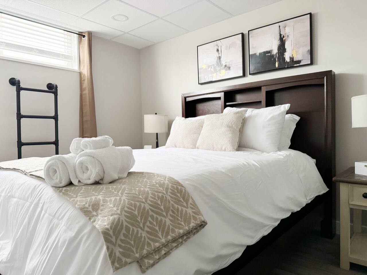 RiverStone Retreat - Newburgh IN Stylish Apartments