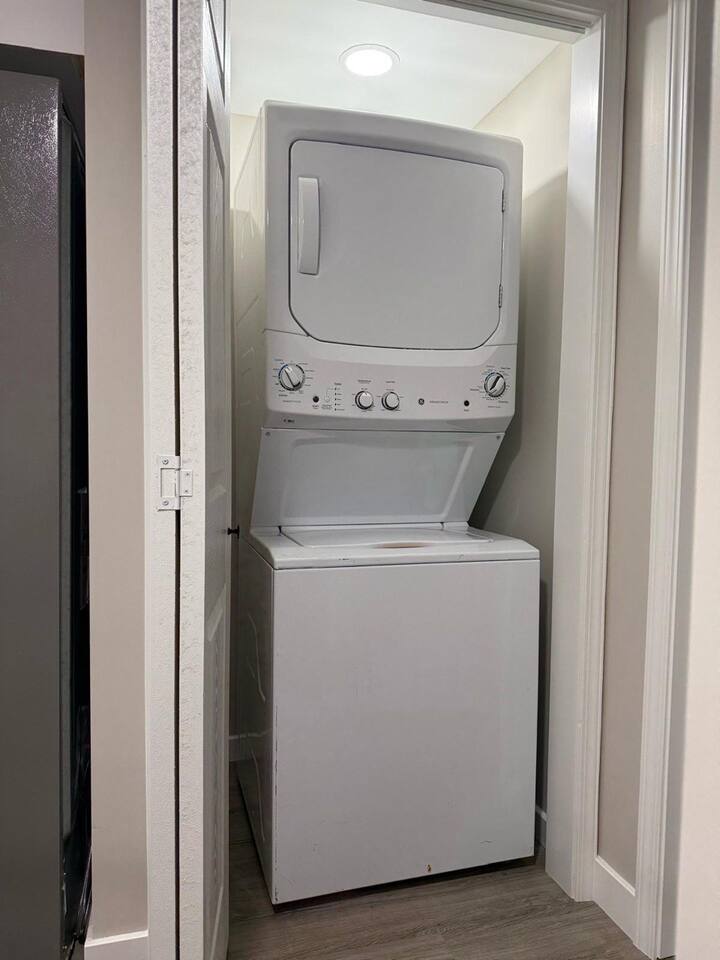 RiverStone Retreat - Newburgh IN Stylish Apartments