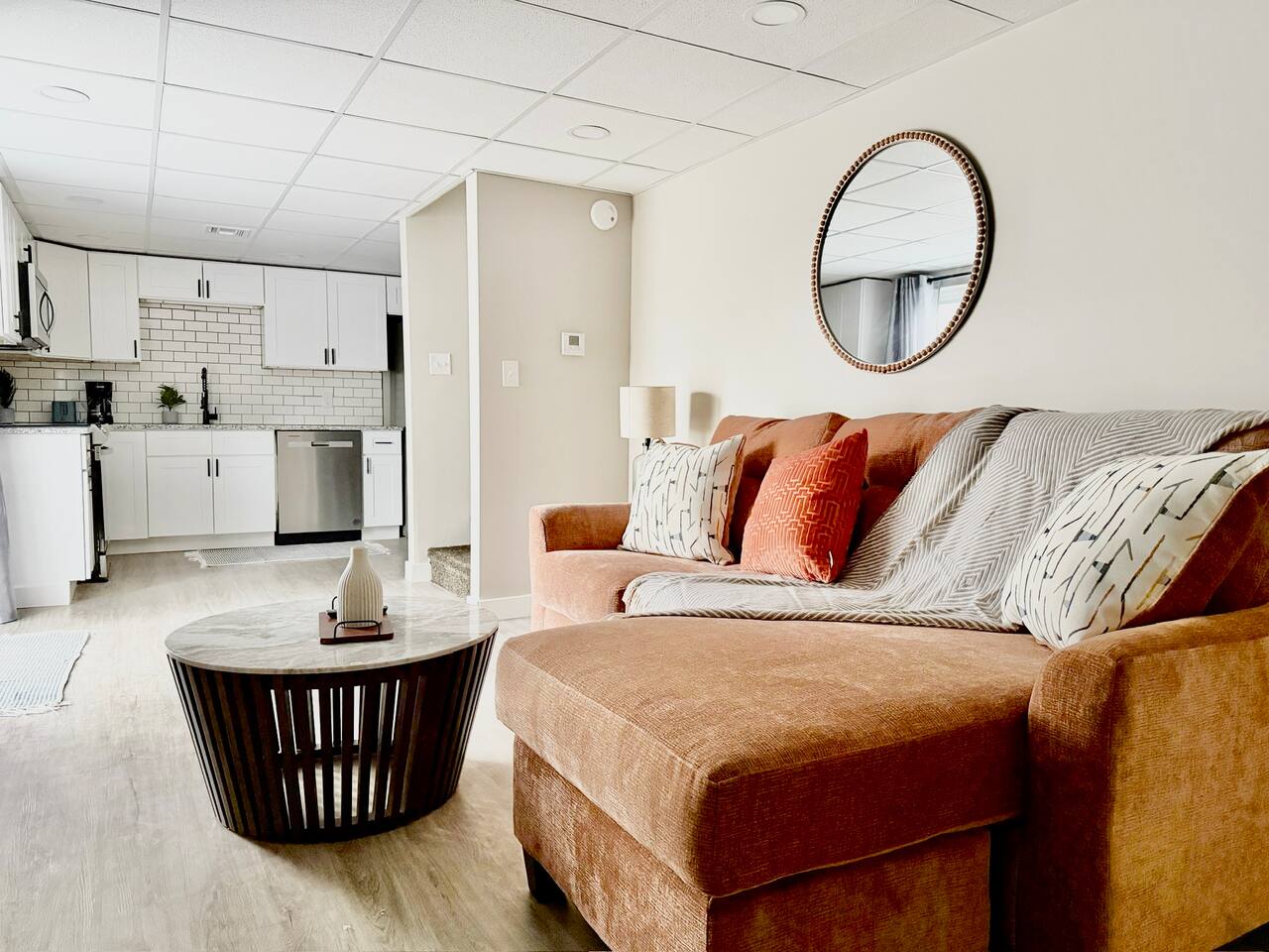 RiverStone Retreat - Newburgh IN Stylish Apartments